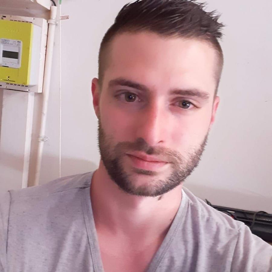 Profil de Aliosha, 42 ans, Annonce gay à Bièvre (Namur)