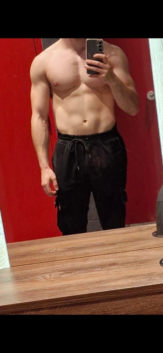 Profil de Wayatt, 28 ans, Annonce gay à Jemeppe-sur-Sambre (Namur)