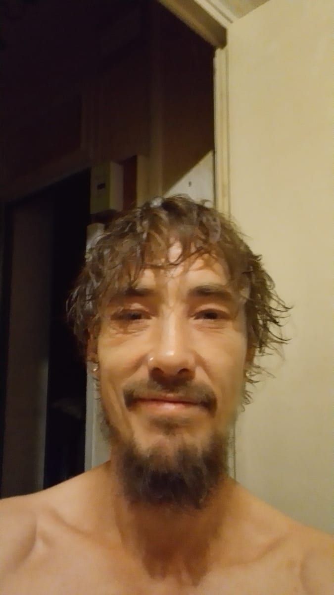 Profil de Melik, 25 ans, Annonce gay à Jemeppe-sur-Sambre (Namur)