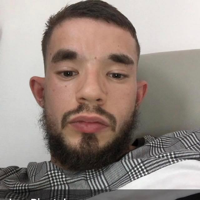 Profil de Al, 28 ans, Annonce gay à Anhée (Namur)